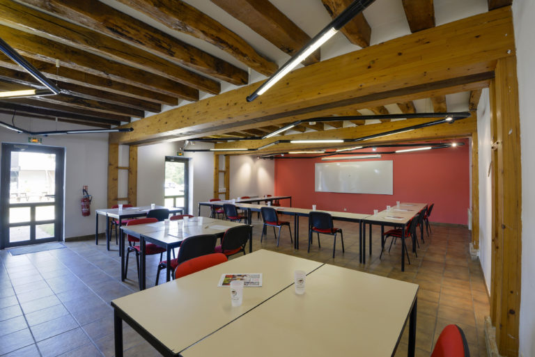 La Ferme de Courcimont 47600 Nouan-le-Fuzelier. Complexe convivialdans une ancienne ferme avec logements sobres, aire de jeux, étang, animations et restaurant.