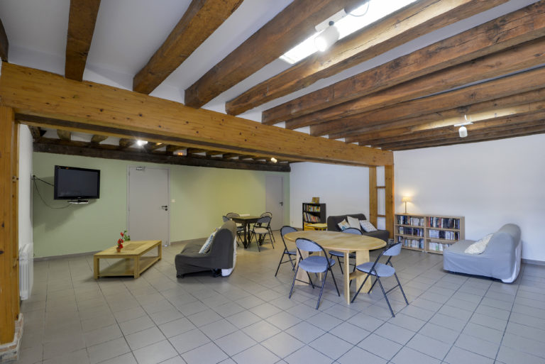 La Ferme de Courcimont 47600 Nouan-le-Fuzelier. Complexe convivialdans une ancienne ferme avec logements sobres, aire de jeux, étang, animations et restaurant.