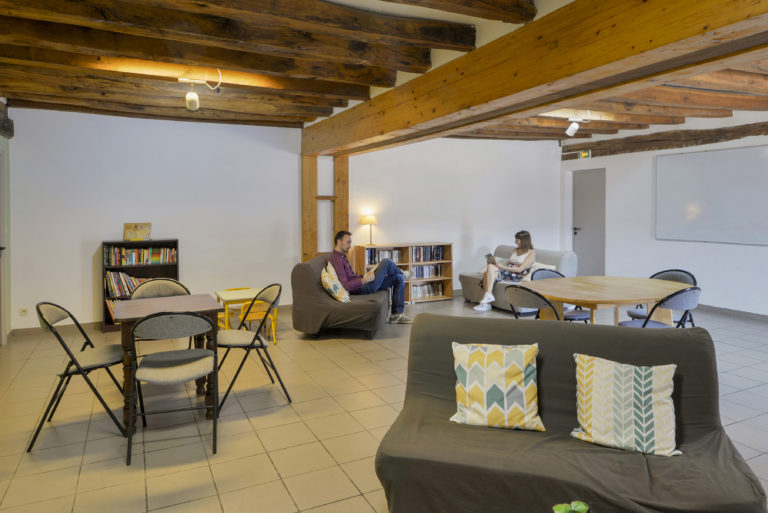 La Ferme de Courcimont 47600 Nouan-le-Fuzelier. Complexe convivialdans une ancienne ferme avec logements sobres, aire de jeux, étang, animations et restaurant.