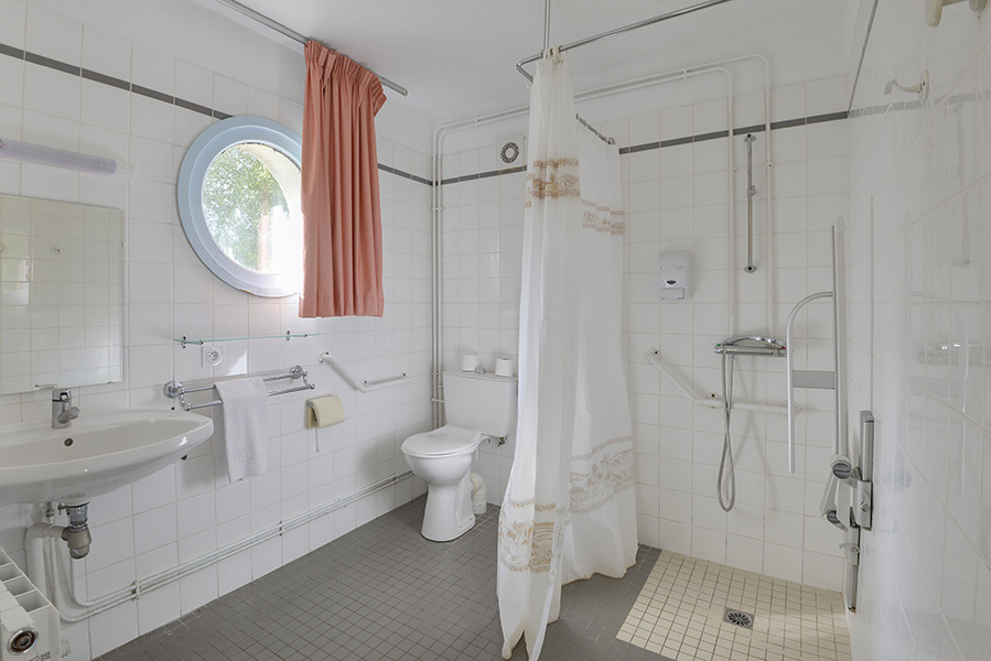 La Ferme de Courcimont 47600 Nouan-le-Fuzelier. Complexe convivialdans une ancienne ferme avec logements sobres, aire de jeux, étang, animations et restaurant.