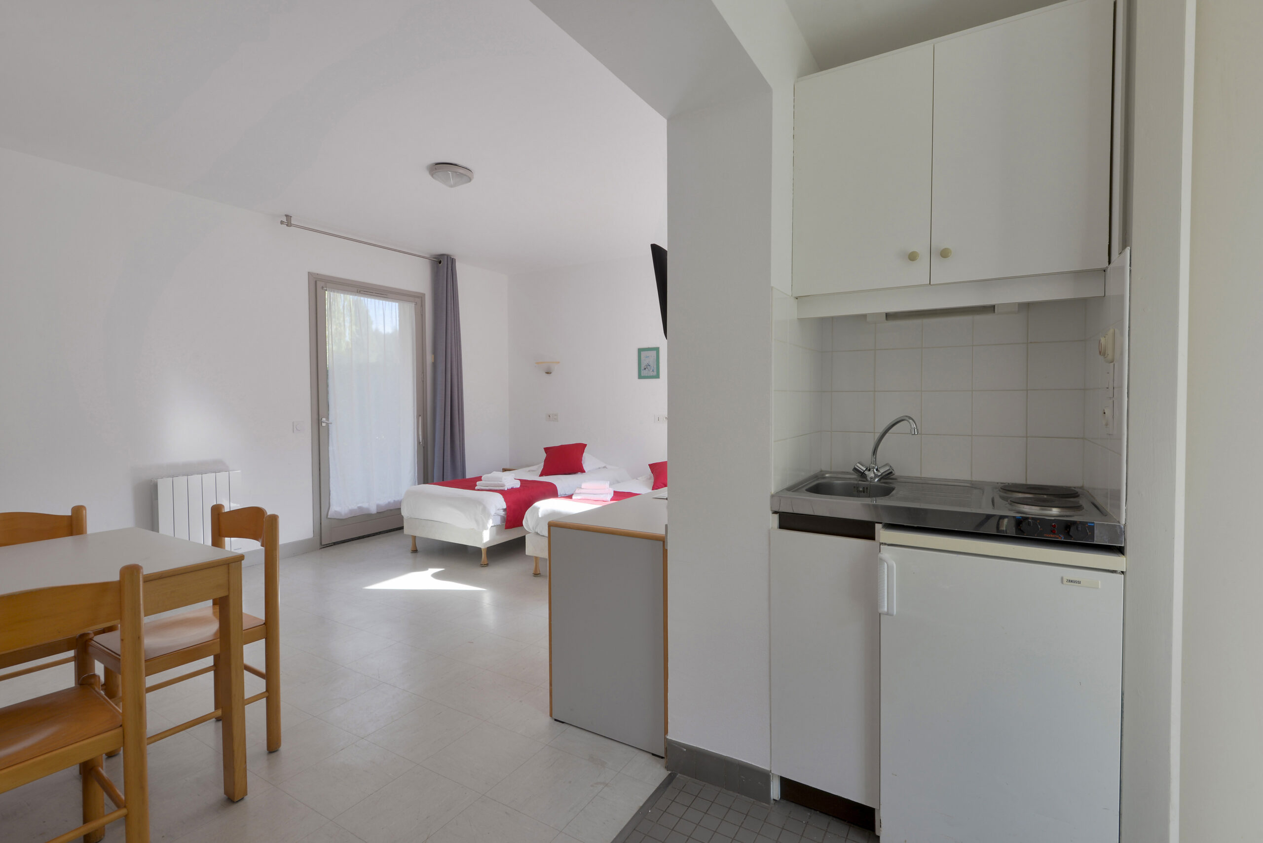 La Ferme de Courcimont 47600 Nouan-le-Fuzelier. Complexe convivialdans une ancienne ferme avec logements sobres, aire de jeux, étang, animations et restaurant.